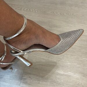 Host pick 🎉🎉🎉Steve Madden silver sandals by viviglam 👠👠🌹🌹🌸🌸